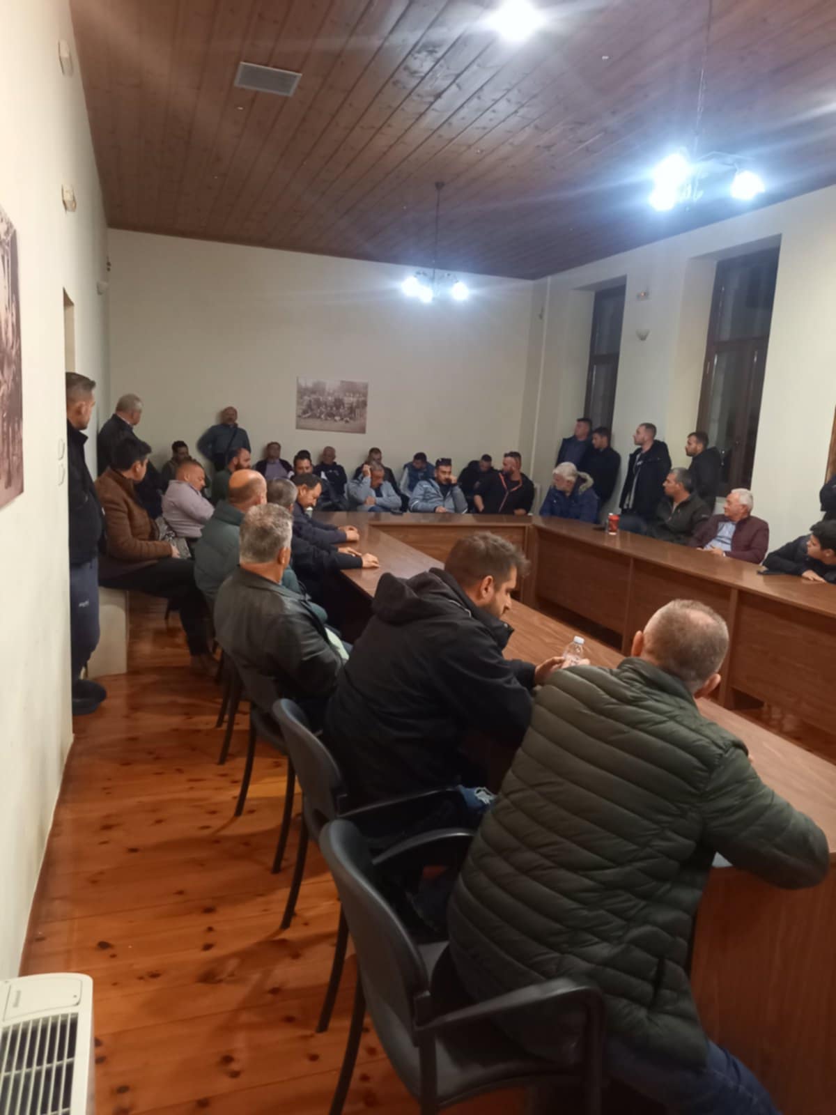 Στο μπλόκο της Νίκαιας οι αγρότες Αμπελώνα και Φαλάνης 