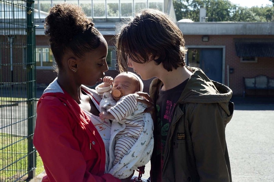 Η βραβευμένη στις Κάννες ταινία “Νεαρές Μητέρες” έρχεται στον χειμερινό κινηματογράφο του Δήμου Λαρισαίων