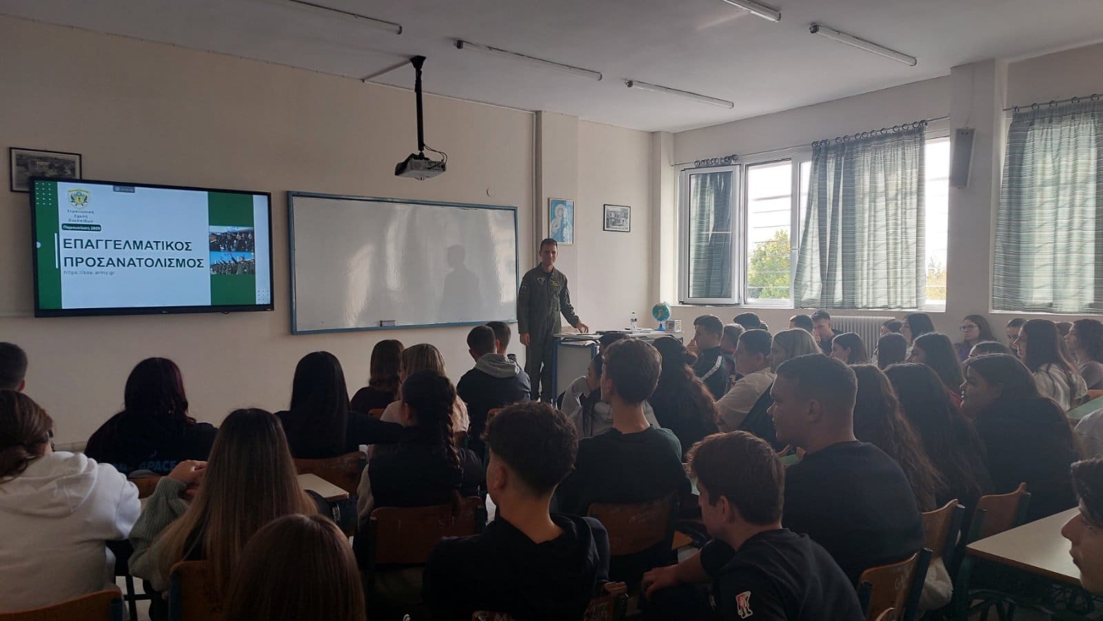 Μαθητές του ΓΕΛ Τυρνάβου ενημερώθηκαν για τις Σχολές Ευελπίδων και Μονίμων Υπαξιωματικών