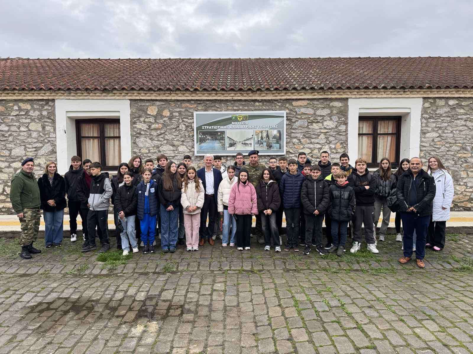 Εκπαιδευτική επίσκεψη μαθητών του 1ου Γυμνασίου Τυρνάβου στο Κτηνιατρικό Στρατιωτικό Μουσείο