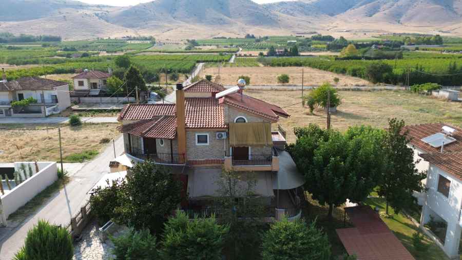 Πωλείται πολυτελής μονοκατοικία στον Τύρναβο