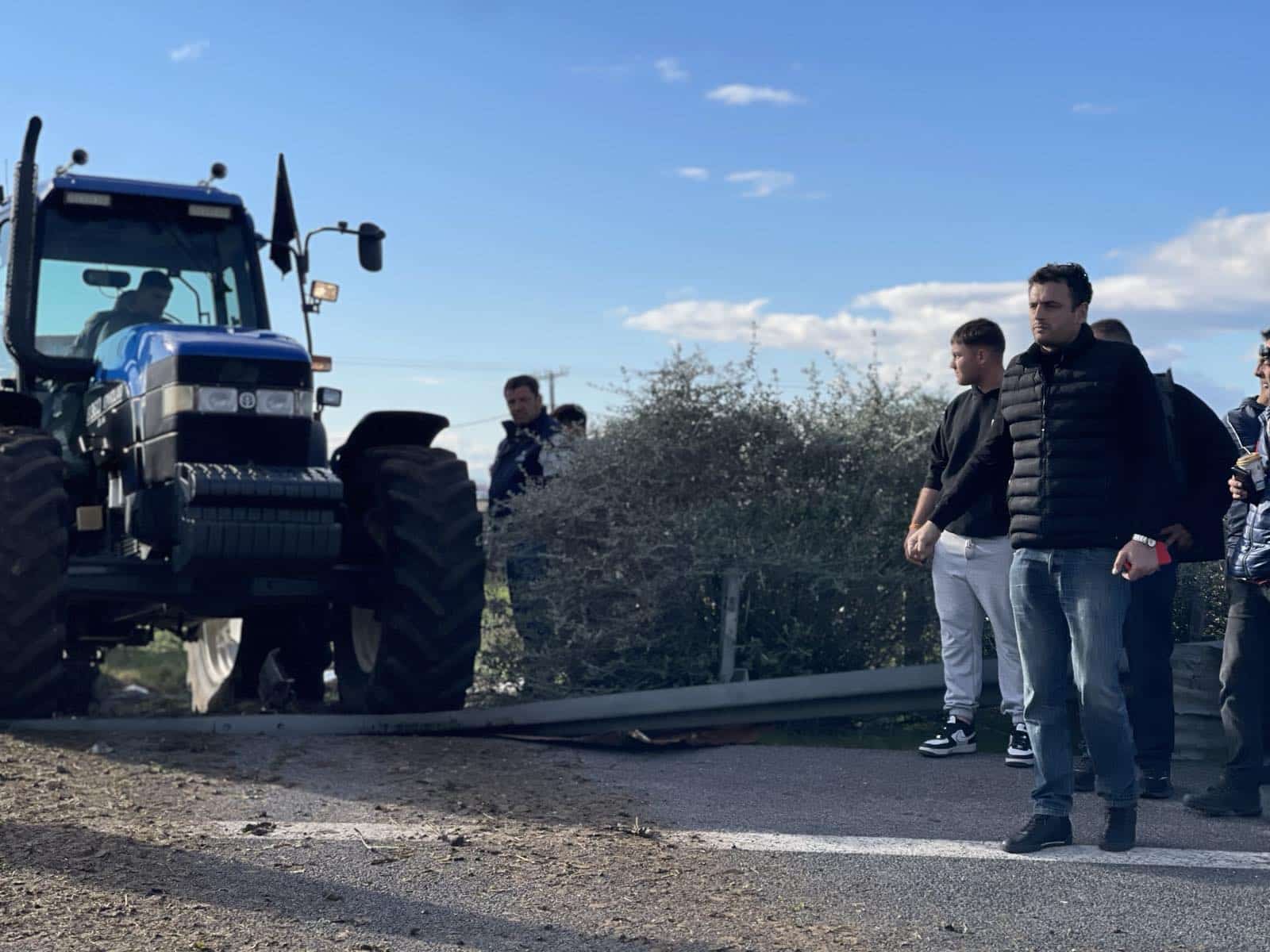 Από τον δήμο Τυρνάβου ο κύριος όγκος των τρακτέρ που ανέβηκαν στον ΠΑΘΕ – Χημικά στον δήμαρχο