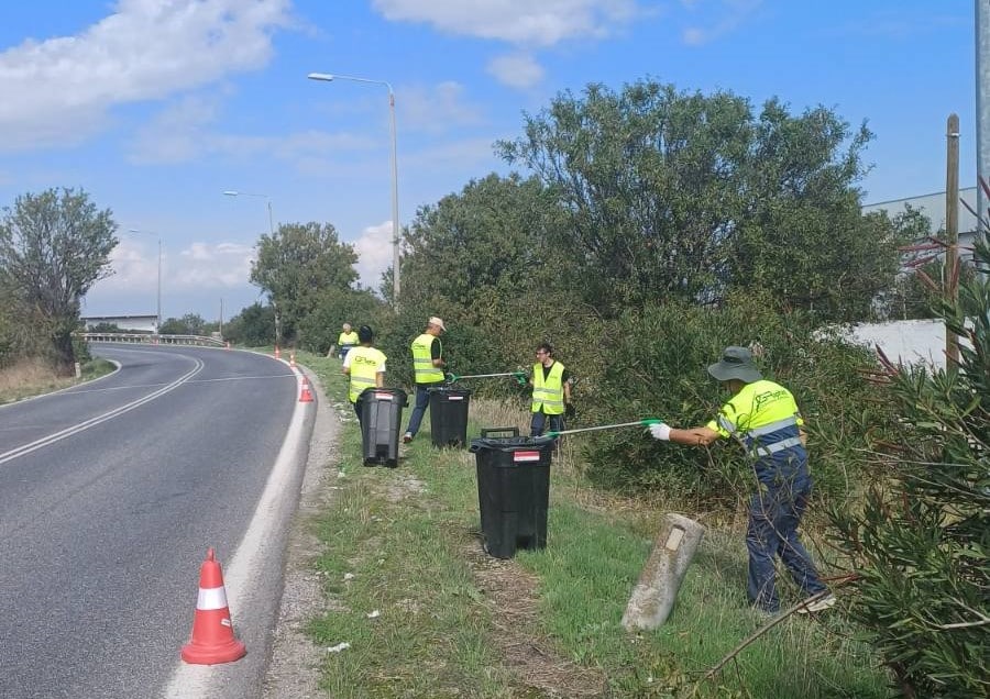 Δήμος Λαρισαίων: Επιχείρηση-«σκούπα» στο εθνικό και επαρχιακό οδικό δίκτυο