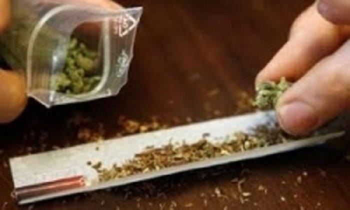 Συνελήφθη ανήλικος στον Τύρναβο με μικροποσότητα χασίς