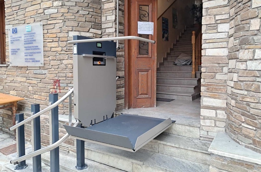 Ολοκληρώθηκε η εγκατάσταση ανελκυστήρα σκάλας στο ΚΕΠ Λιβαδίου