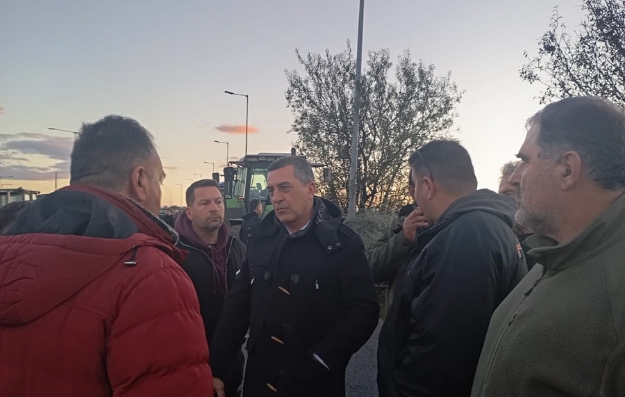 Στο μπλόκο της Νίκαιας και στο πλευρό των αγροτών ο Δημήτρης Κουρέτας