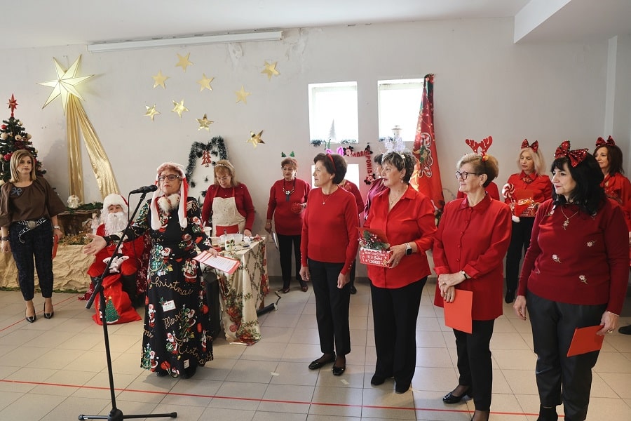 Δήμος Λαρισαίων: Πλήθος κόσμου στη χριστουγεννιάτικη γιορτή των ΚΑΠΗ