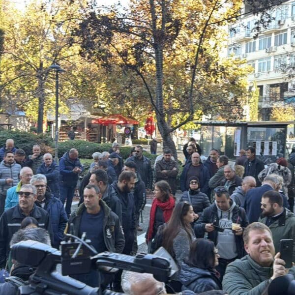 Αγρότες ετοιμάζουν θερμή υποδοχή στον πρωθυπουργό στη Λάρισα