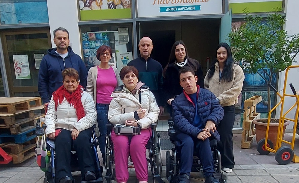 Οι ωφελούμενοι του ΚΔΗΦ ANIMUS προσέφεραν τρόφιμα στο Κοινωνικό Παντοπωλείο δήμου Λαρισαίων