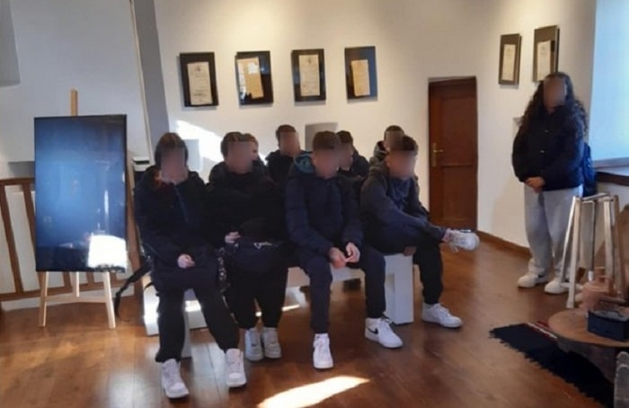 Διδακτική Επίσκεψη του 2ου Γυμνασίου Φαρσάλων στην Έκθεση φωτογραφίας στον Πύργο Καραμίχου