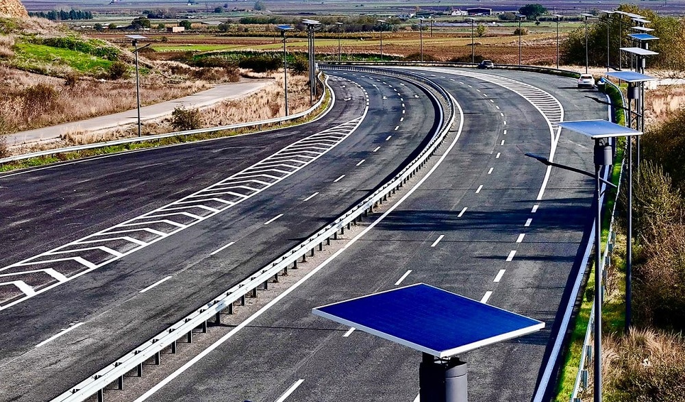 Στην Περιφέρεια Θεσσαλίας εγκαθίστανται 6.100 δίκτυα φωτισμού τεχνολογίας led με φωτοβολταϊκά