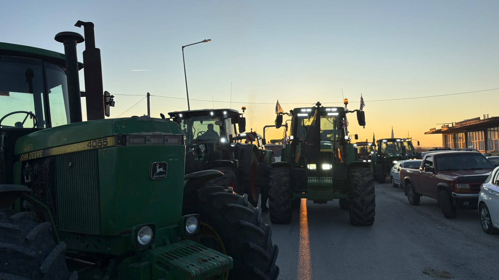 Απέκλεισαν συμβολικά για 4 ώρες τον κόμβο Κιλελέρ οι αγρότες του μπλόκου της Νίκαιας