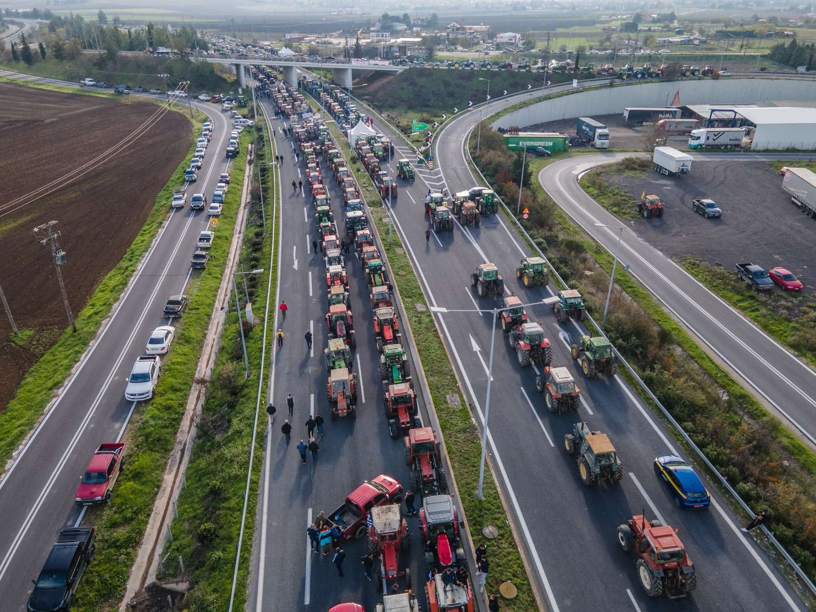 Οι κυκλοφοριακές ρυθμίσεις που ισχύουν από σήμερα στον ΠΑΘΕ και στην ΠΕΟ Λάρισας – Αθήνας