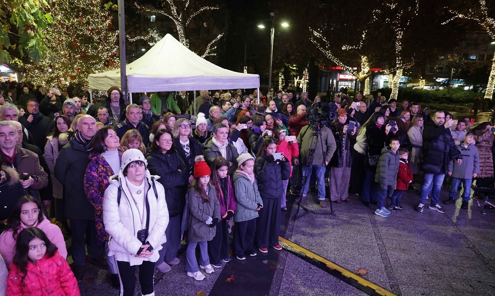 Λάμψη, φως και χριστουγεννιάτικες μελωδίες στην καρδιά της Λάρισας