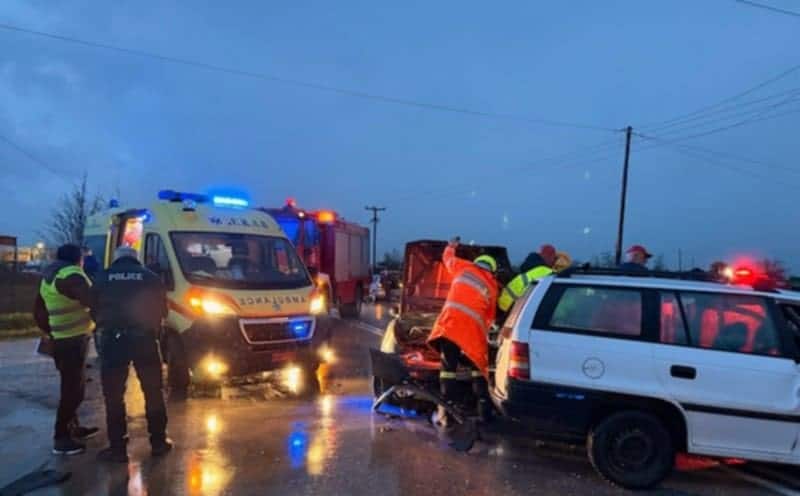 Κινδύνευσε 5μελης οικογένεια με μωρό σε τροχαίο στο δρόμο Λάρισας – Αμπελώνα