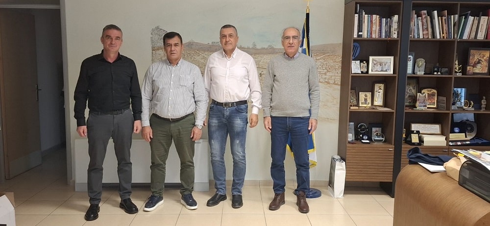 Συνάντηση του Περιφερειάρχη με τον κοινοτάρχη Βερδικούσιας Κ. Τσέτσιλα