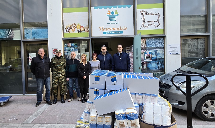 Προσφορά τροφίμων από την 110 Π.Μ. στο κοινωνικό παντοπωλείο του δήμου Λαρισαίων