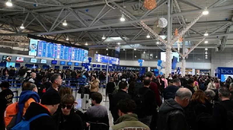 Χάος στα ελληνικά αεροδρόμια λόγω του μπλακ άουτ – Σταδιακή αποκατάσταση στις πτήσεις