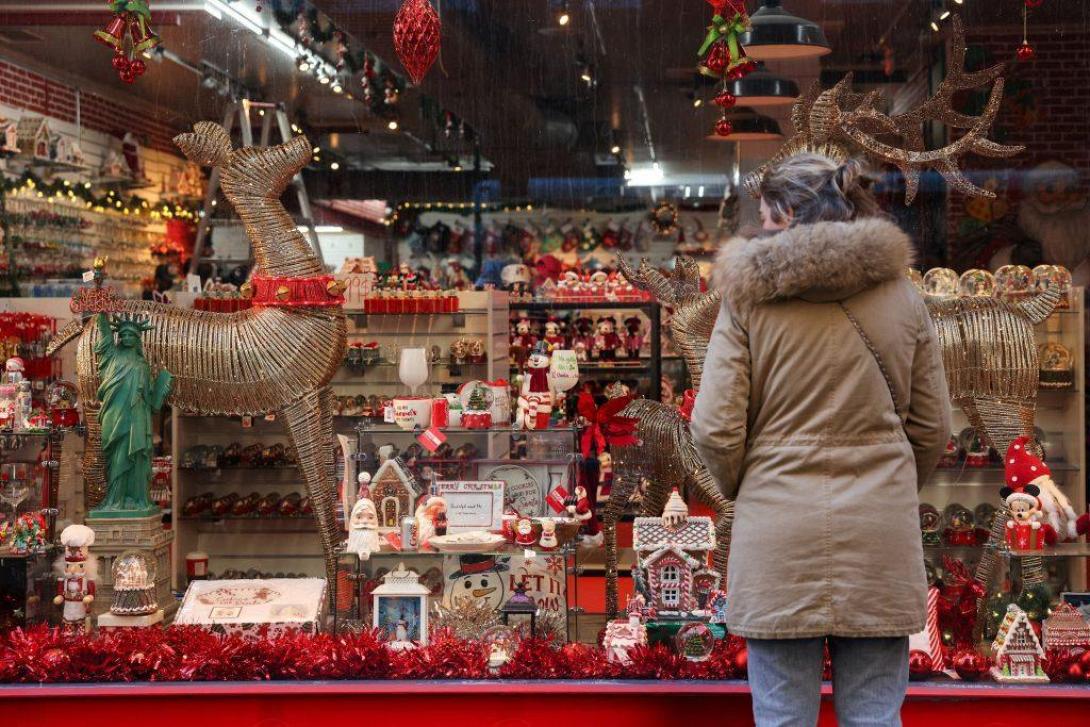 Μειωμένος τζίρος στην αγορά στις γιορτές και απαισιοδοξία για τις εκπτώσεις