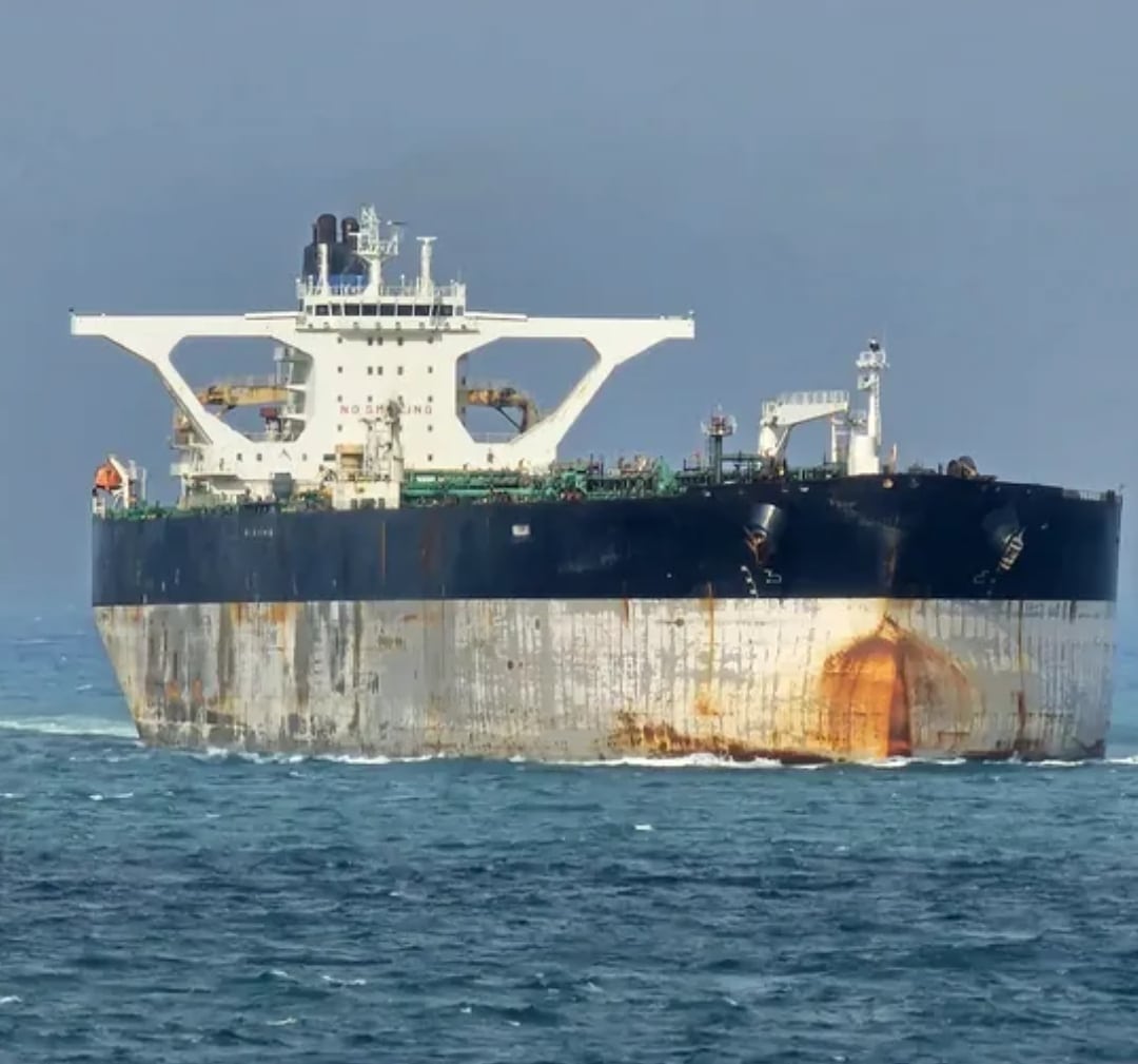 Ρώσικα πολεμικά πλοία συνοδεύουν δεξαμενόπλοιο που καταδιώκουν οι ΗΠΑ στον Ατλαντικό