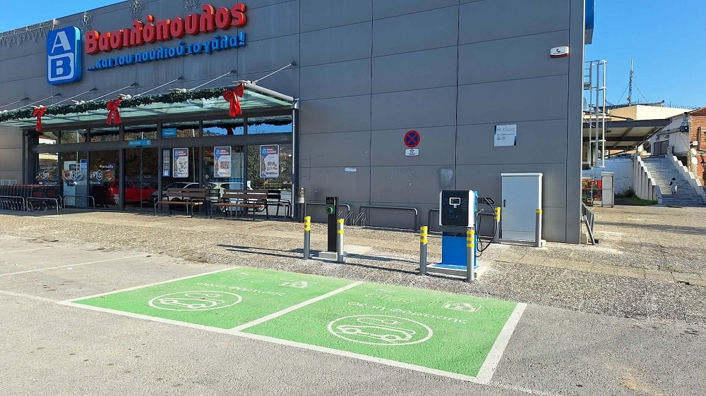 Δύο νέες θέσεις φόρτισης ηλεκτρικών οχημάτων σε δημοτικό χώρο στάθμευσης στην Ελασσόνα