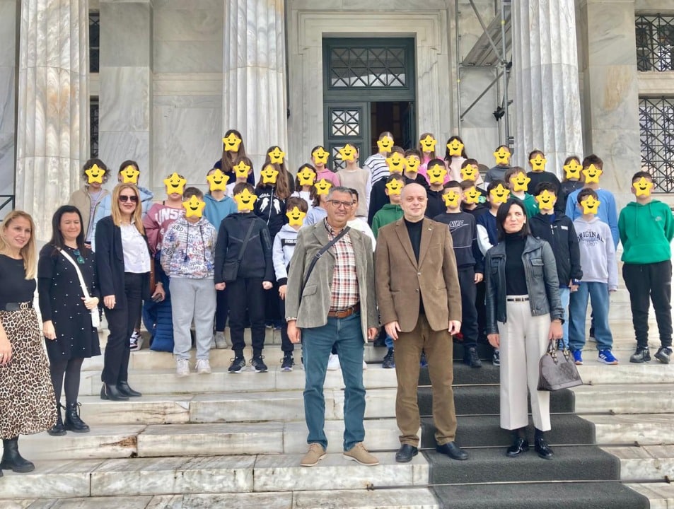 Όταν η Δημοκρατία συναντά τα παιδικά χαμόγελα