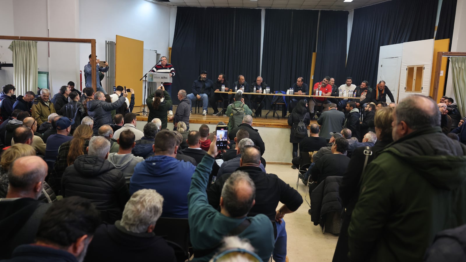 Ενωμένοι και αποφασισμένοι οι αγρότες συνεχίζουν και κλιμακώνουν τον αγώνα τους