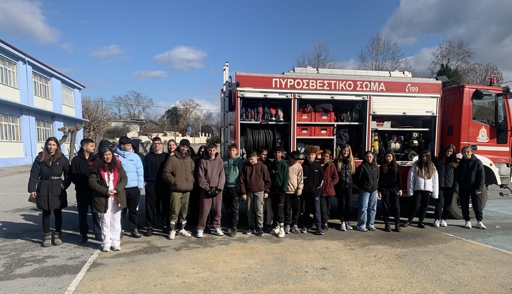 Κλιμάκιο της Πυροσβεστικής στο 1ο Γυμνάσιο Τυρνάβου