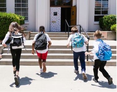 Καθηγήτρια στις Σέρρες φίμωσε μαθητή με μονωτική ταινία – Συνελήφθη και οδηγείται στον εισαγγελέα