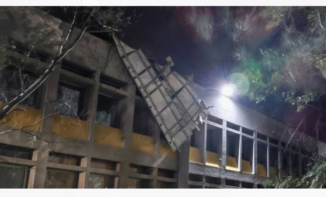 Ξηλώθηκαν στέγες σε τμήματα του Πανεπιστημίου Πατρών από τους δυνατούς ανέμους