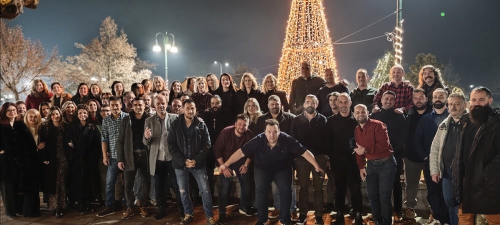 Συναντήθηκαν παλιοί συμμαθητές του Λυκείου Αμπελώνα – Εκοψαν πίτα και γλέντησαν