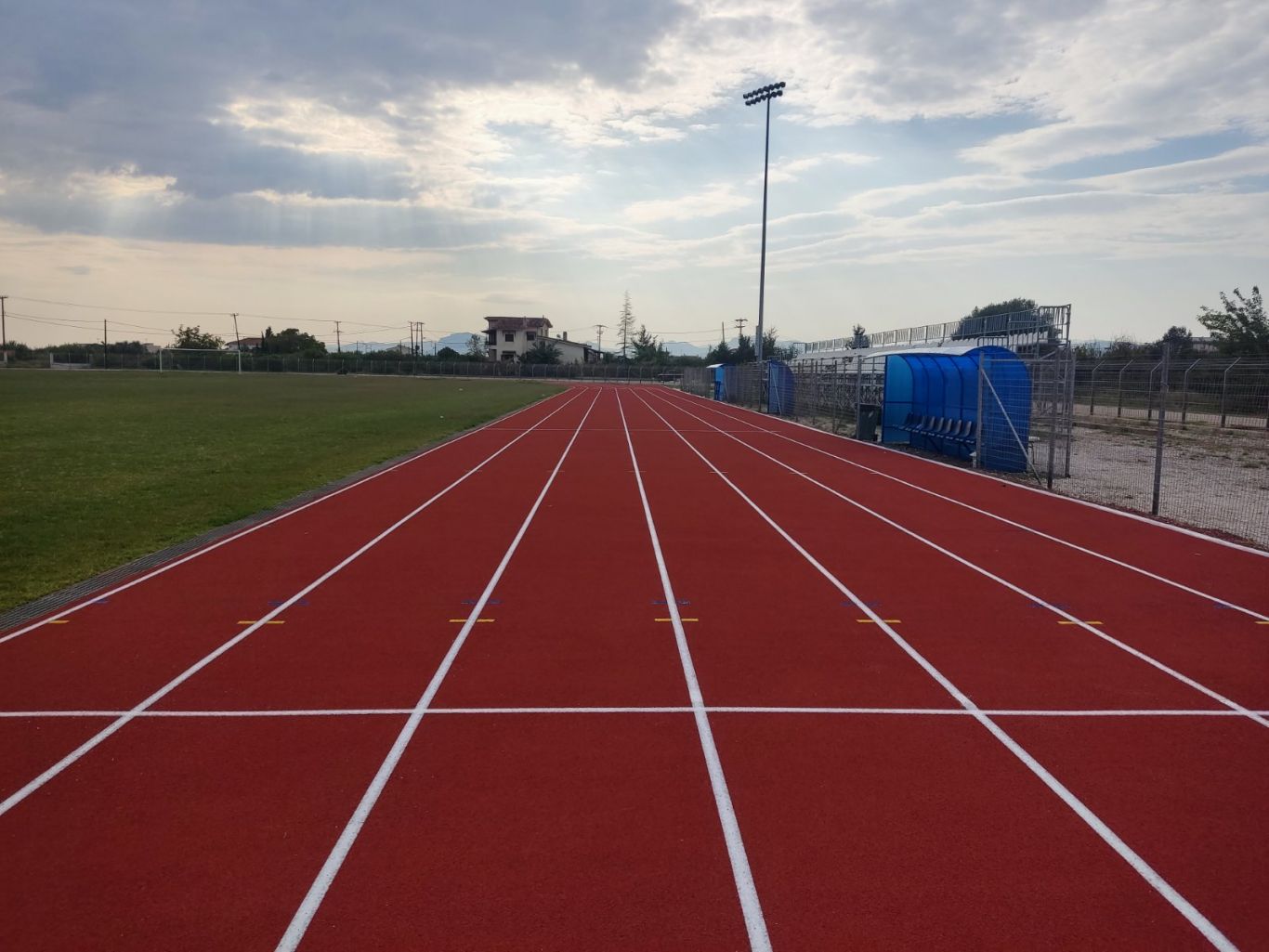 Τοποθετείται ταρτάν στο δημοτικό στάδιο Τυρνάβου