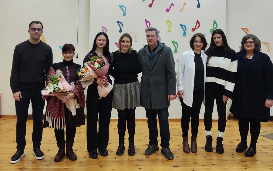 Νέα πτυχιούχος φλάουτου στη Μουσική Σχολή Νίκαιας του Δήμου Κιλελέρ