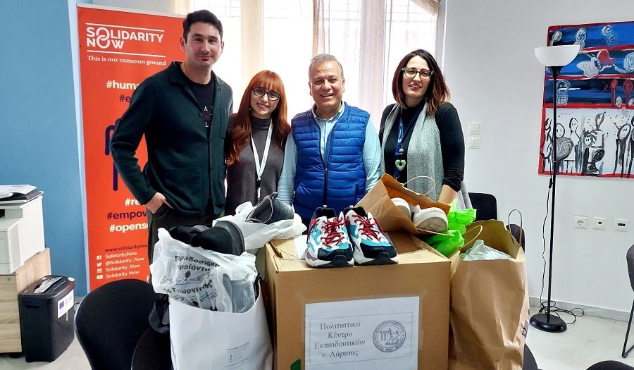 Προσφορά παπουτσιών από το ΠΟΚΕΛ στο «SolidarityNow».