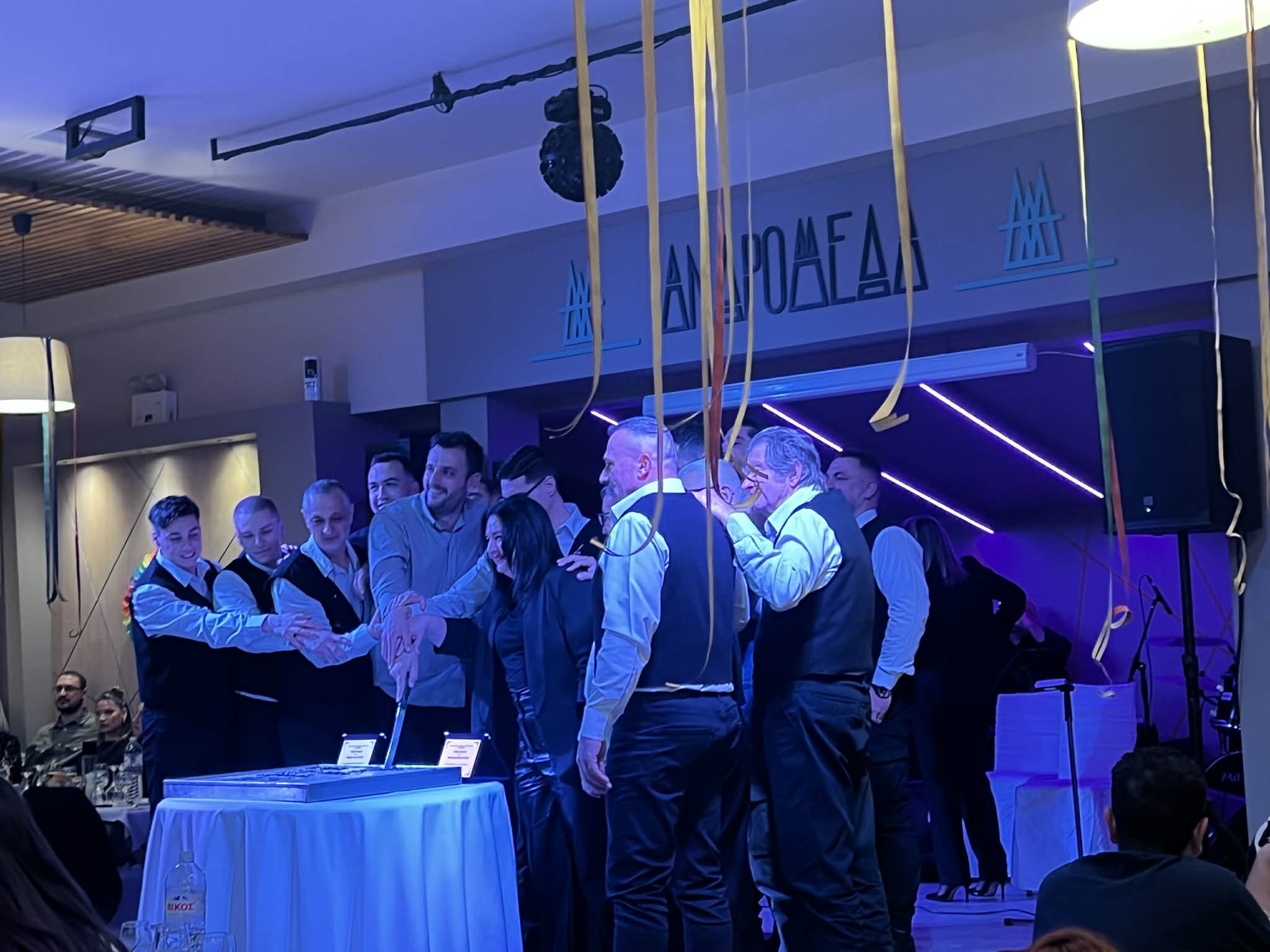 Κέφι και σάτιρα στο χορό του συλλόγου Γαϊτανάκι – Μπουρανί Τυρνάβου