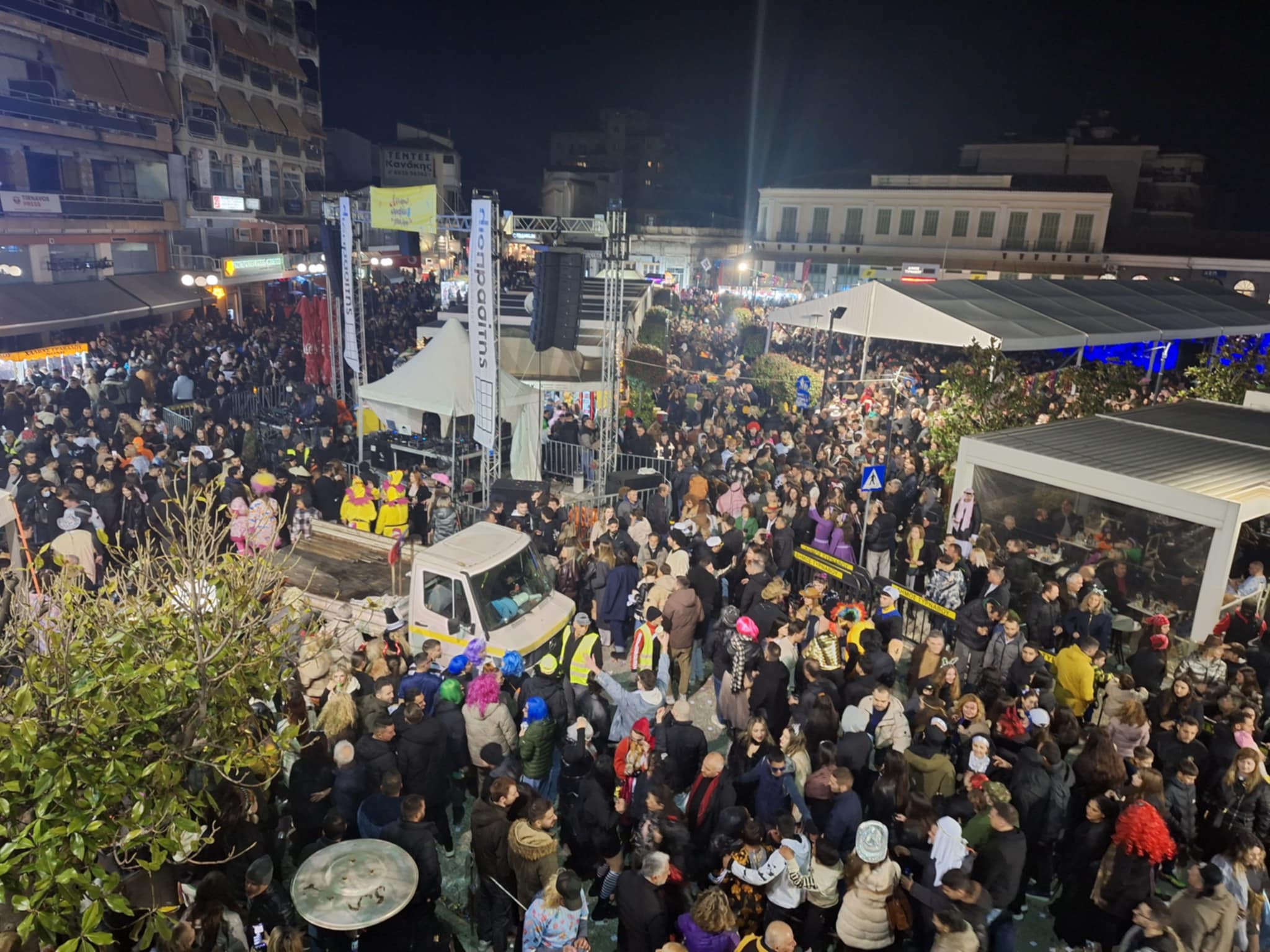 Δείτε πλούσιο φωτορεπορτάζ από τη μεγάλη παρέλαση του Τυρναβίτικου καρναβαλιού