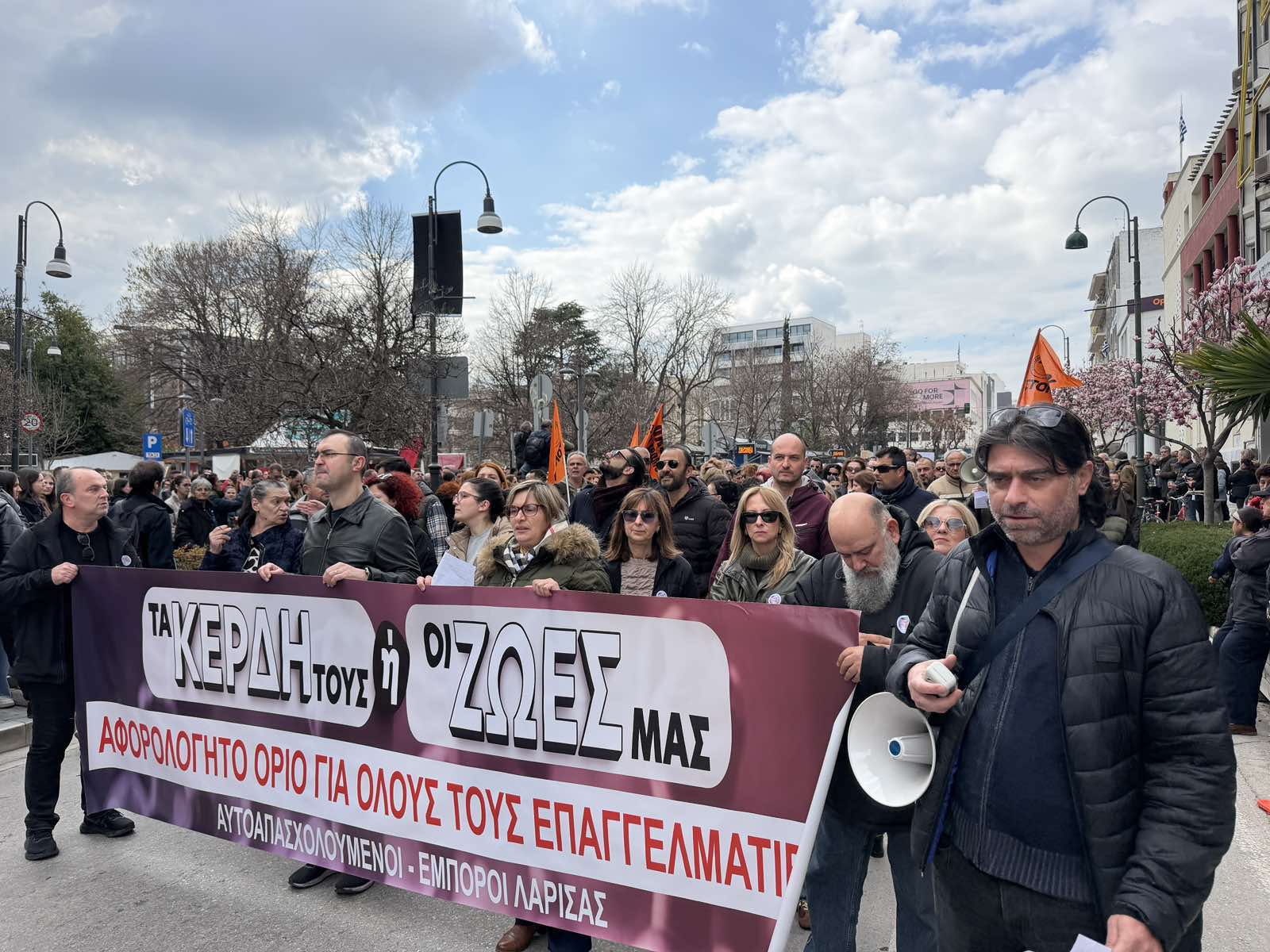 Εγκλημα στα Τέμπη: Μήνυμα απονομής δικαιοσύνης και αγώνα έστειλαν χιλιάδες Λαρισαίοι