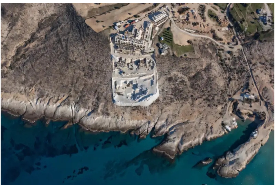 Οι Κυκλάδες παρασύρονται από τον πυρετό του τσιμέντου