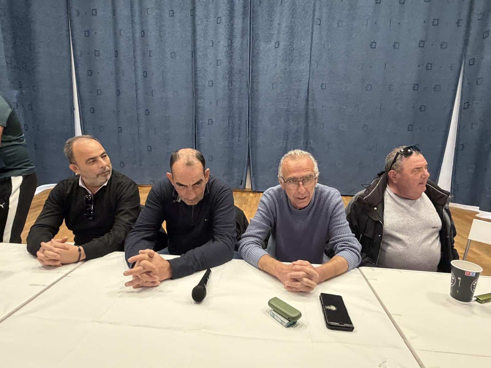 Διήμερο συλλαλητήριο με τρακτέρ στην Αθήνα αποφάσισε η πανελλαδική σύσκεψη των μπλόκων στη Νίκαια Λάρισας