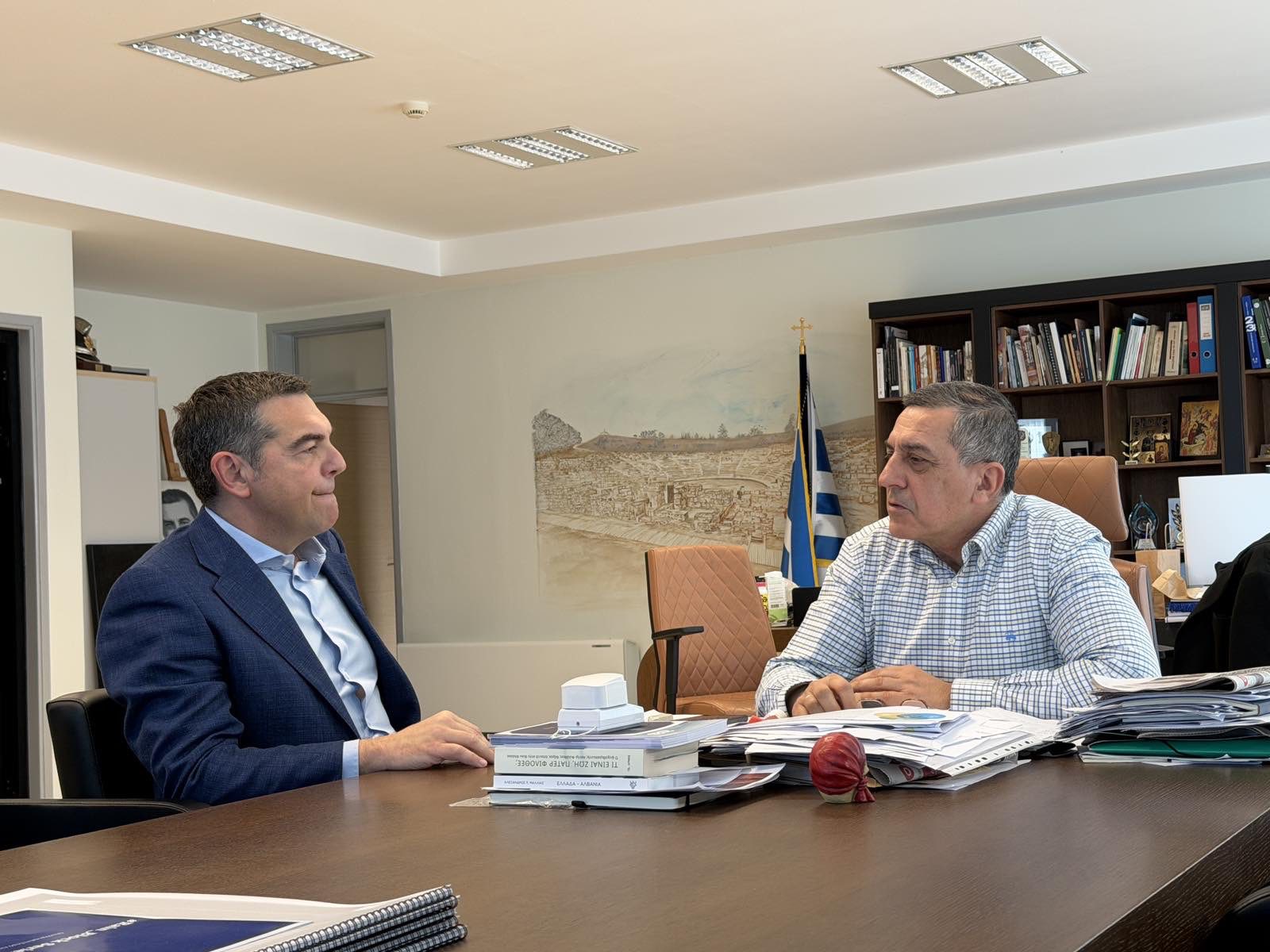 Συνάντηση Κουρέτα – Τσίπρα στο διοικητήριο της περιφέρειας