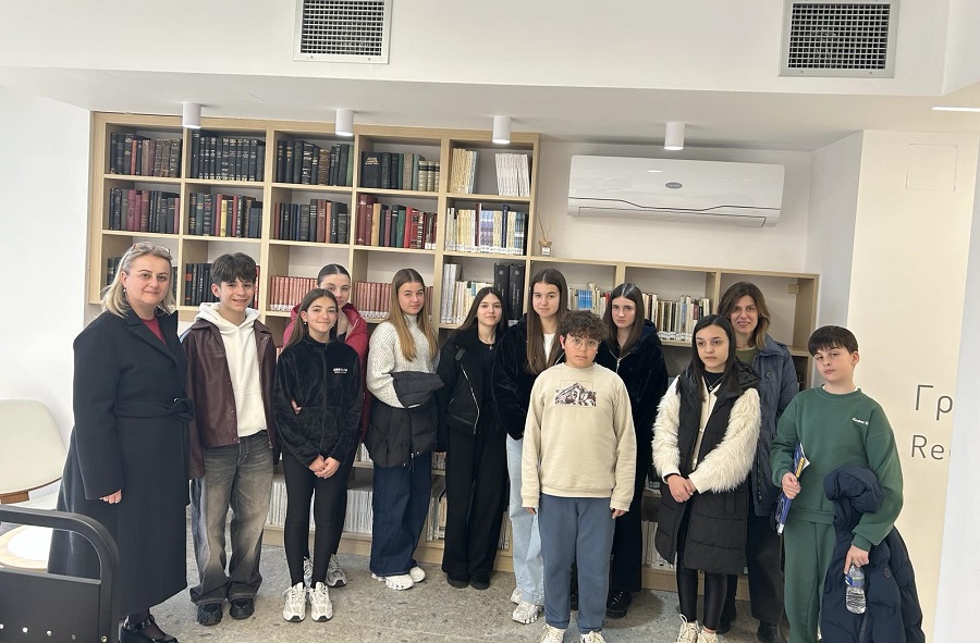 Στη δημοτική βιβλιοθήκη Ελασσόνας μαθητές του Γυμνασίου Τσαριτσάνης
