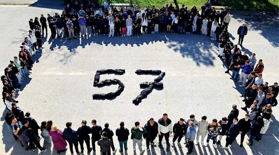 Το ΕΠΑΛ Τυρνάβου για τα 57 θύματα των Τεμπών