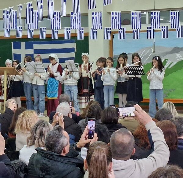 Γιορτή για την 25η Μαρτίου στο 27ο Δ.Σ. Λάρισας