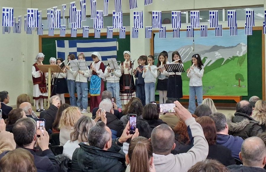 Γιορτή για την 25η Μαρτίου στο 27ο Δ.Σ. Λάρισας