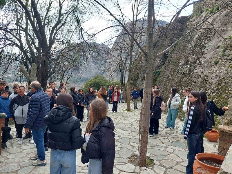 Εκπαιδευτική εξόρμηση της Α΄ Τάξης του Γυμνασίου Αμπελώνα στα Μετέωρα και τα Τρίκαλα