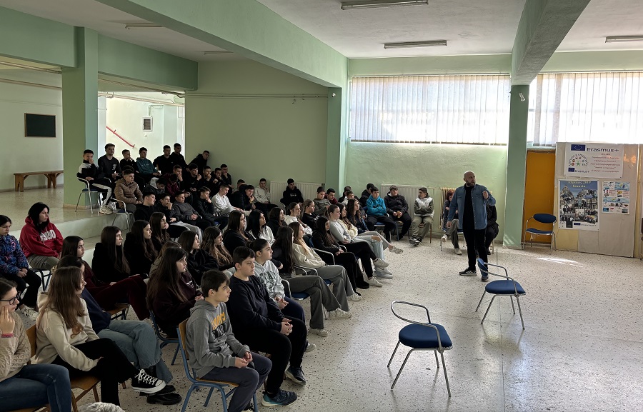 Επιμορφωτική ημερίδα στο Γυμνάσιο – Λ.Τ. Αρμενίου για τους κινδύνους του διαδικτύου