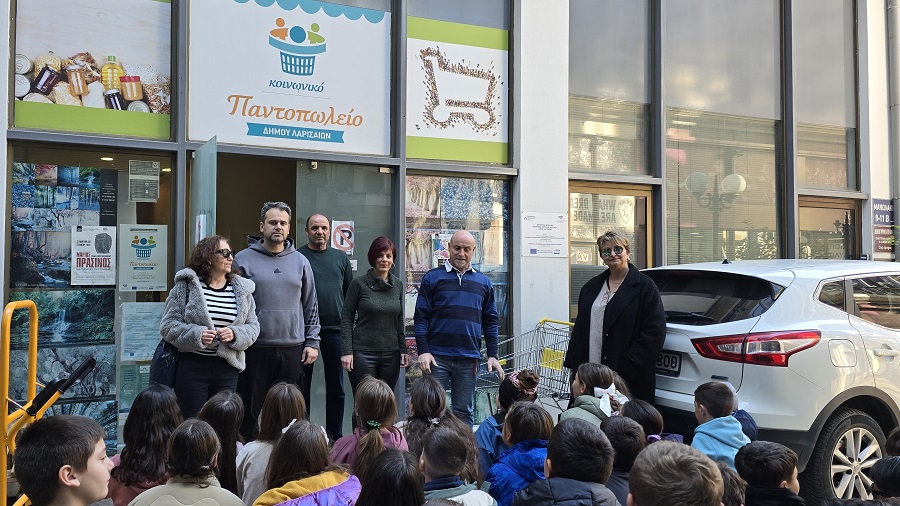 Προσφορά στο Κοινωνικό Παντοπωλείο από μαθητές του 18ου Δ.Σ. Λάρισας