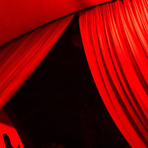 Εγκαινιάζεται το Σάββατο στη Λάρισα η έκθεση φωτογραφίας «One Stand By Night» της Μ. Φιλαΐτη