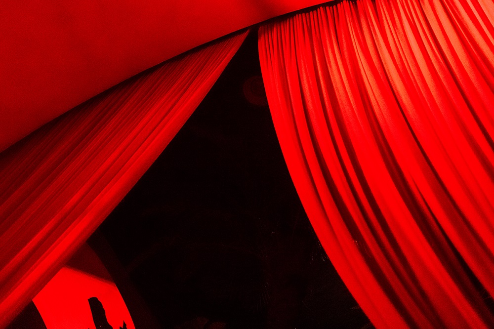 Εγκαινιάζεται το Σάββατο στη Λάρισα η έκθεση φωτογραφίας «One Stand By Night» της Μ. Φιλαΐτη