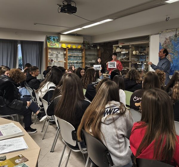 Ένα βιωματικό οδοιπορικό στη γεωλογία και τους μύθους της Λεπτοκαρυάς της Β’ Γυμνασίου Αμπελώνα